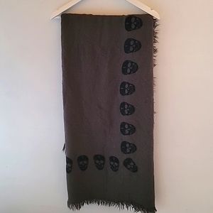 Skeleton grey knitted throw 3ft x 3ft